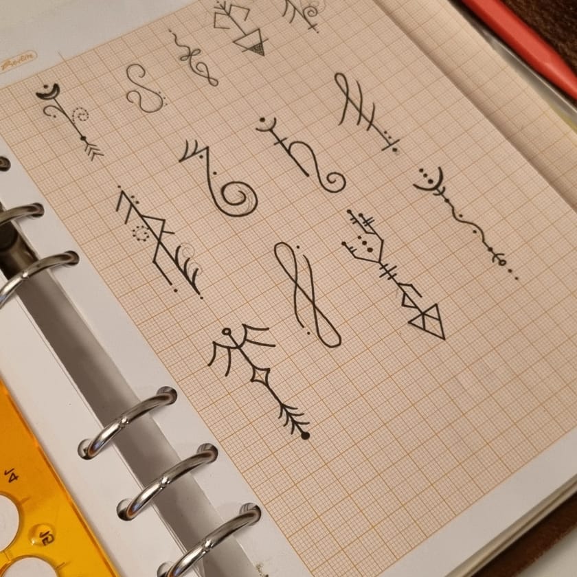 Kraftsymbol im Skizzenbuch